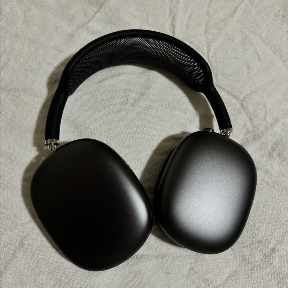 Space Grey Apple AirPod Max